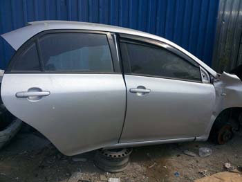 99 MODEL TOYOTA COROLLA ÇIKMA SAĞ ÖN KAPI OTO GÜVEN 'DE
